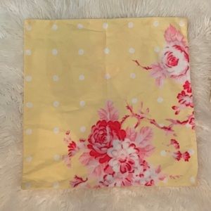 2 Decorative pillow cases
